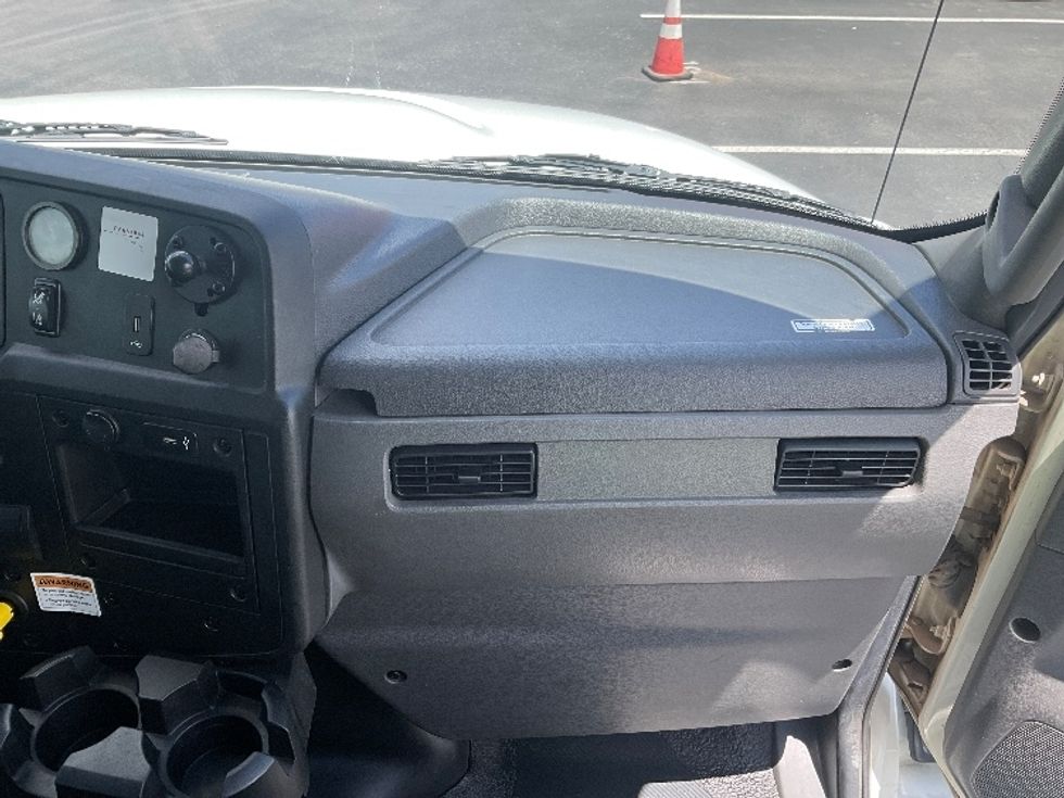 Medium Duty Box Truck-Light and Medium Duty Trucks-International-2021-MV607-Phoenix-AZ-123,022\n\t\tmiles-$ 67,500 - Image 21