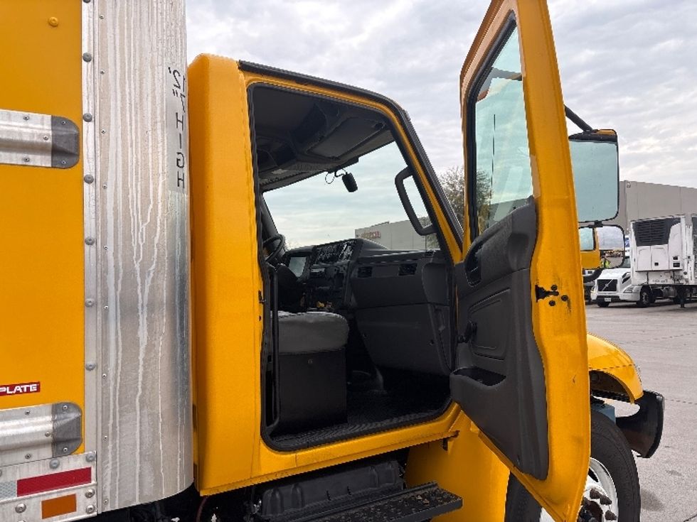 Medium Duty Box Truck-Light and Medium Duty Trucks-International-2021-MV607-Phoenix-AZ-176,562\n\t\tmiles-$ 45,750 - Image 20