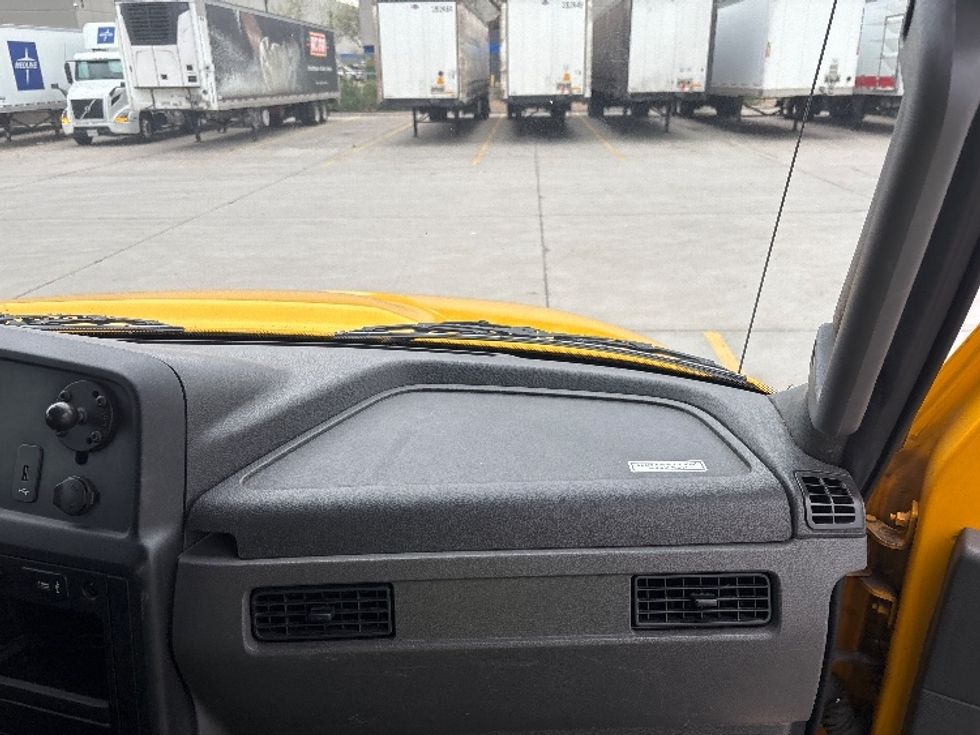 Medium Duty Box Truck-Light and Medium Duty Trucks-International-2021-MV607-Phoenix-AZ-176,562\n\t\tmiles-$ 45,750 - Image 21