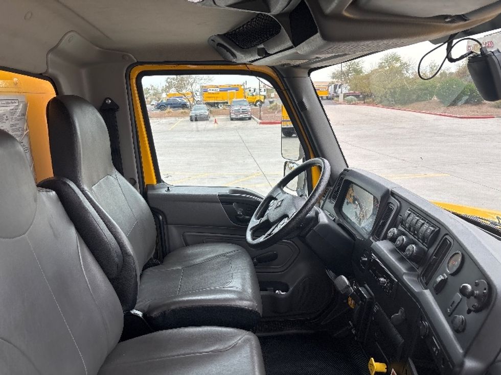 Medium Duty Box Truck-Light and Medium Duty Trucks-International-2021-MV607-Phoenix-AZ-176,562\n\t\tmiles-$ 45,750 - Image 22