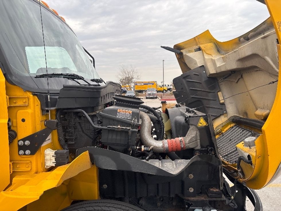 Medium Duty Box Truck-Light and Medium Duty Trucks-International-2021-MV607-Phoenix-AZ-176,562\n\t\tmiles-$ 45,750 - Image 23