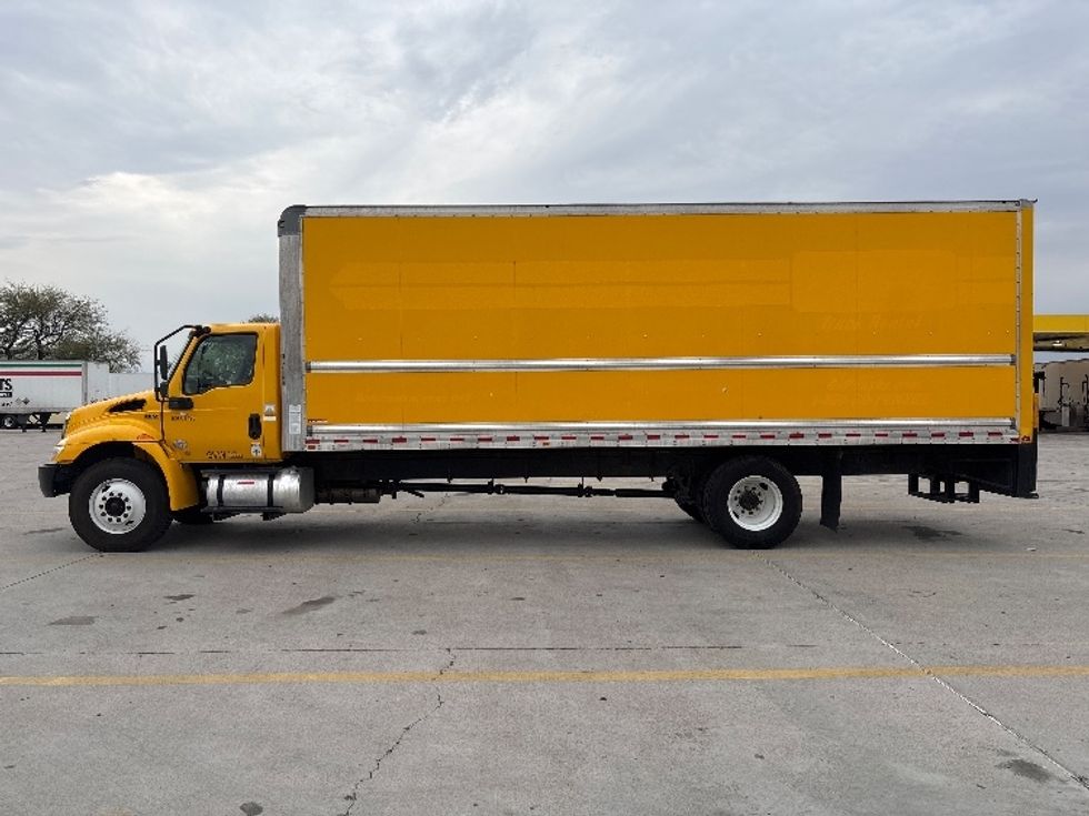 Medium Duty Box Truck-Light and Medium Duty Trucks-International-2021-MV607-Phoenix-AZ-176,562\n\t\tmiles-$ 45,750 - Image 4