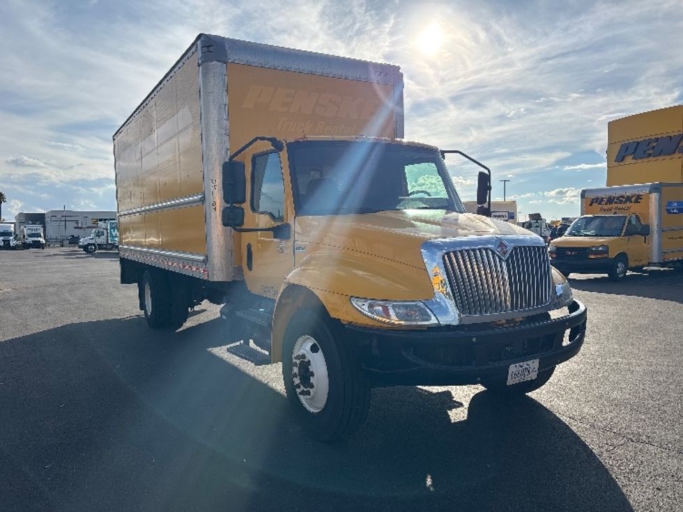 Medium Duty Box Truck-Light and Medium Duty Trucks-International-2021-MV607-Phoenix-AZ-177,046\n\t\tmiles-$ 39,500 - Image 1