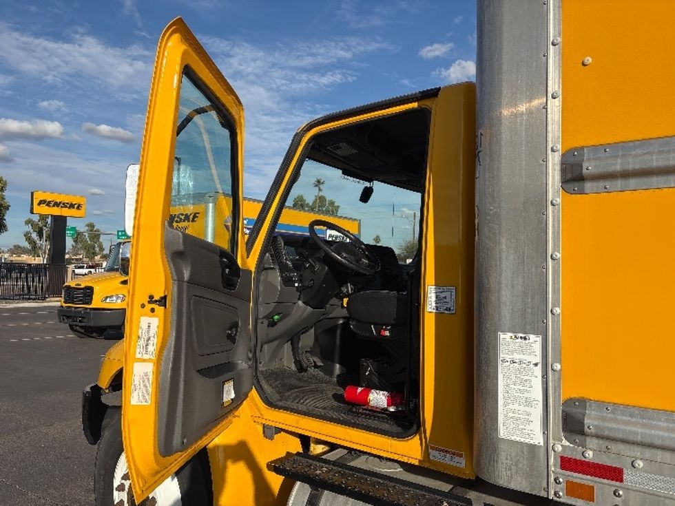 Medium Duty Box Truck-Light and Medium Duty Trucks-International-2021-MV607-Phoenix-AZ-177,046\n\t\tmiles-$ 39,500 - Image 16