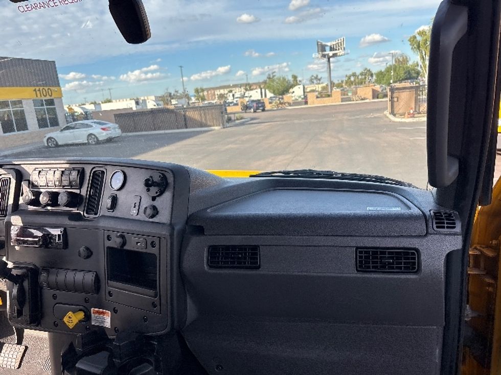 Medium Duty Box Truck-Light and Medium Duty Trucks-International-2021-MV607-Phoenix-AZ-177,046\n\t\tmiles-$ 39,500 - Image 21