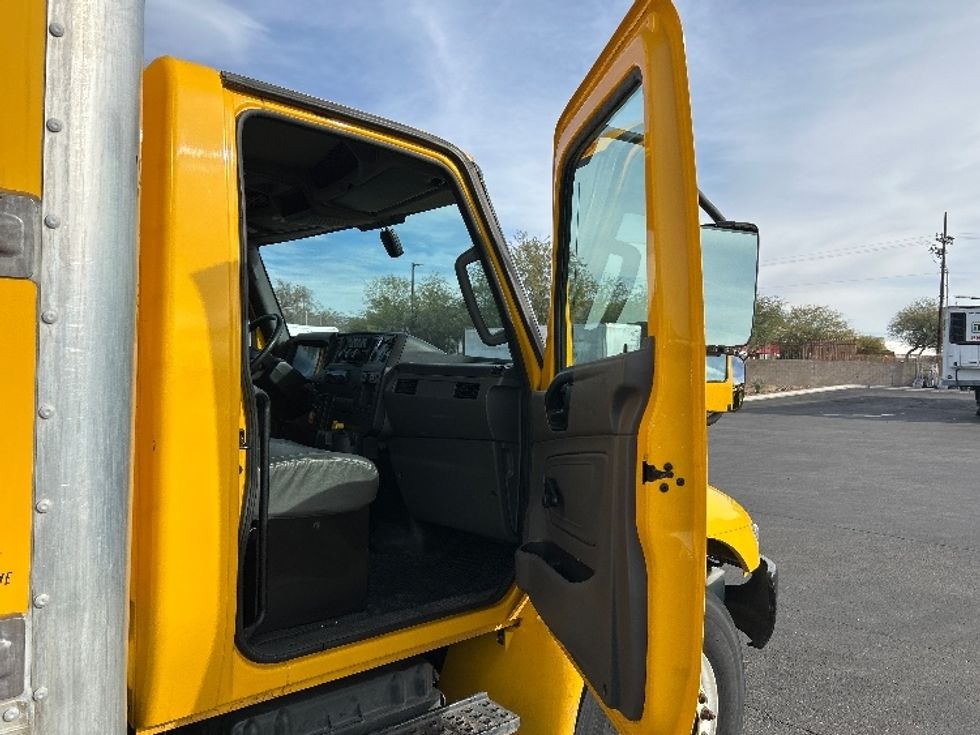 Medium Duty Box Truck-Light and Medium Duty Trucks-International-2021-MV607-Phoenix-AZ-187,613\n\t\tmiles-$ 44,000 - Image 19