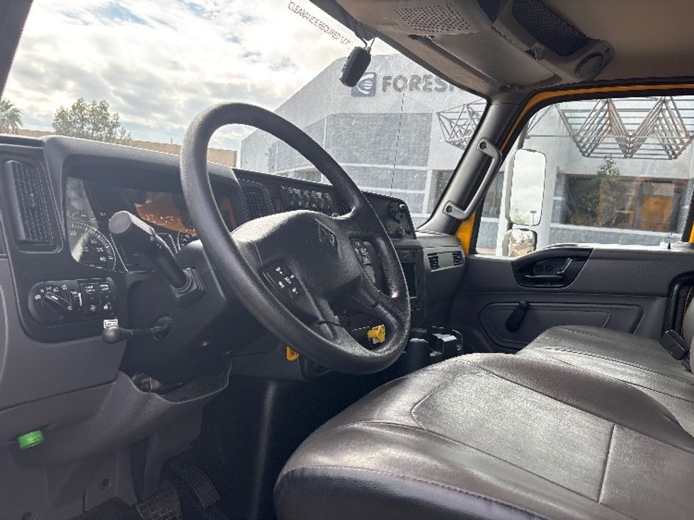 Medium Duty Box Truck-Light and Medium Duty Trucks-International-2021-MV607-Phoenix-AZ-188,638\n\t\tmiles-$ 44,000 - Image 17