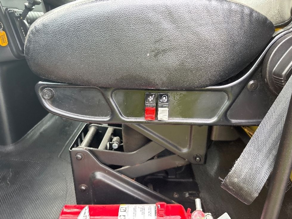 Medium Duty Box Truck-Light and Medium Duty Trucks-International-2021-MV607-Phoenix-AZ-188,638\n\t\tmiles-$ 44,000 - Image 25