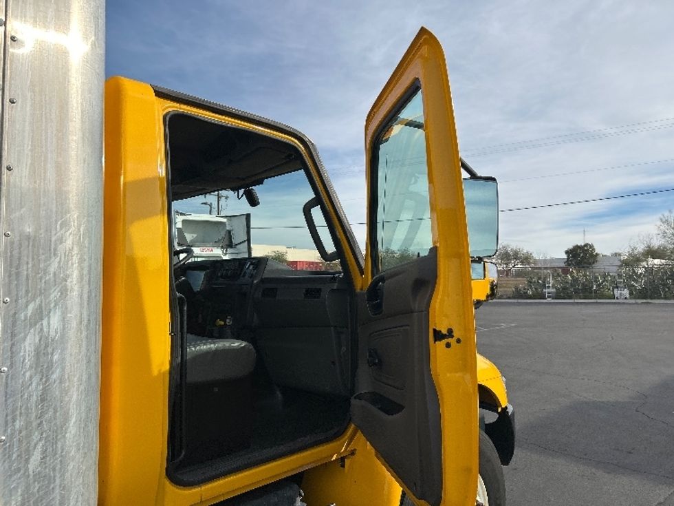 Medium Duty Box Truck-Light and Medium Duty Trucks-International-2021-MV607-Phoenix-AZ-197,002\n\t\tmiles-$ 42,750 - Image 17