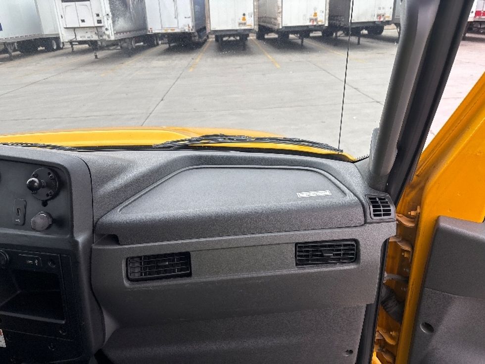 Medium Duty Box Truck-Light and Medium Duty Trucks-International-2021-MV607-Phoenix-AZ-201,046\n\t\tmiles-$ 42,000 - Image 21