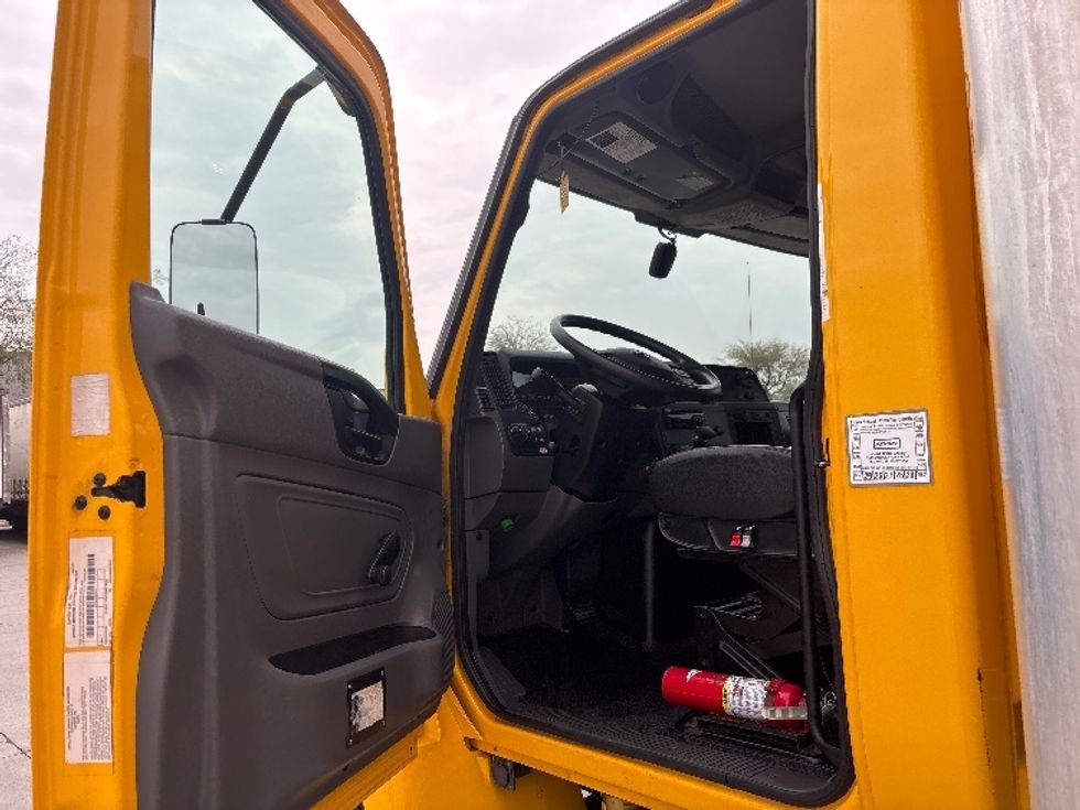 Medium Duty Box Truck-Light and Medium Duty Trucks-International-2021-MV607-Phoenix-AZ-207,276\n\t\tmiles-$ 41,250 - Image 16