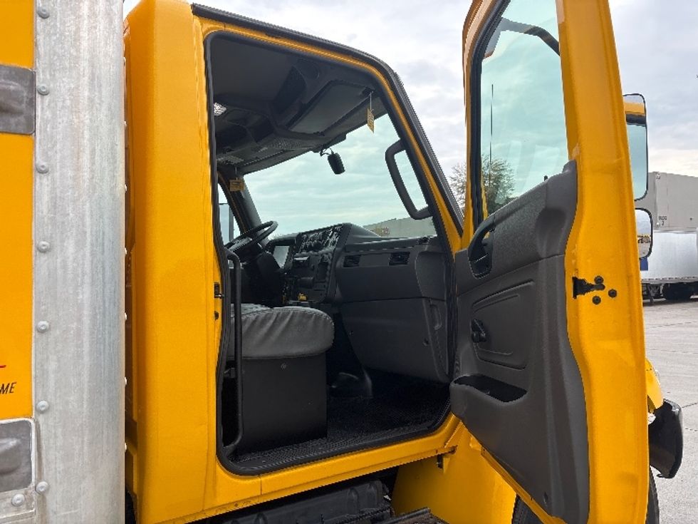 Medium Duty Box Truck-Light and Medium Duty Trucks-International-2021-MV607-Phoenix-AZ-207,276\n\t\tmiles-$ 41,250 - Image 19