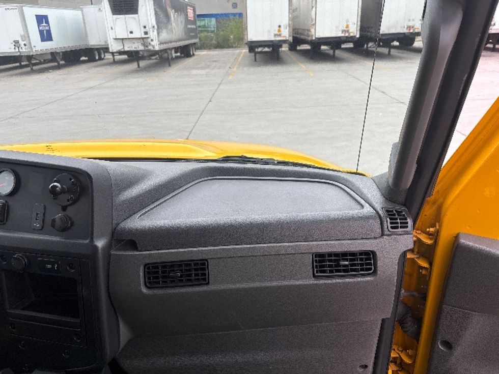 Medium Duty Box Truck-Light and Medium Duty Trucks-International-2021-MV607-Phoenix-AZ-207,276\n\t\tmiles-$ 41,250 - Image 20