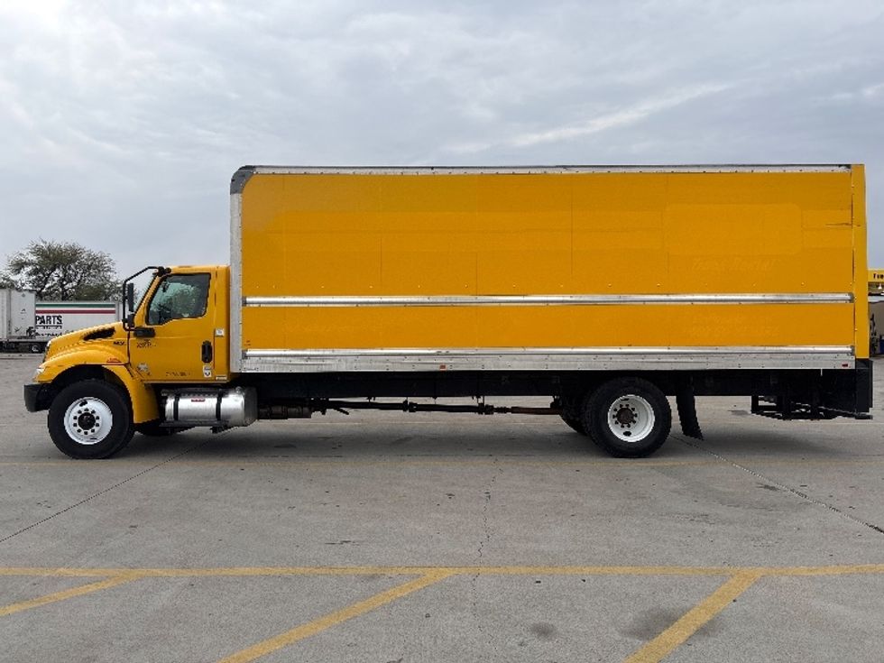 Medium Duty Box Truck-Light and Medium Duty Trucks-International-2021-MV607-Phoenix-AZ-207,276\n\t\tmiles-$ 41,250 - Image 4