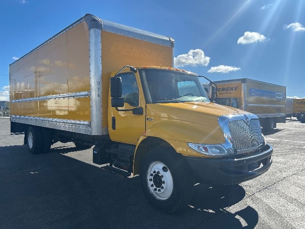 Medium Duty Box Truck-Light and Medium Duty Trucks-International-2021-MV607-Phoenix-AZ-208,408\n\t\tmiles-$ 41,000 - Image 1