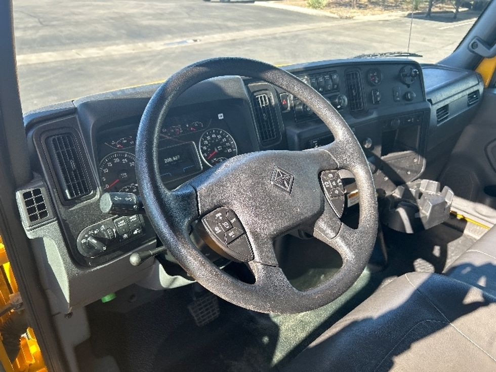 Medium Duty Box Truck-Light and Medium Duty Trucks-International-2021-MV607-Phoenix-AZ-208,408\n\t\tmiles-$ 41,000 - Image 16