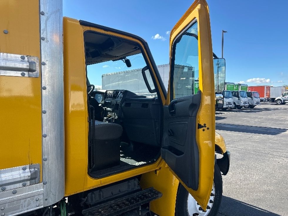 Medium Duty Box Truck-Light and Medium Duty Trucks-International-2021-MV607-Phoenix-AZ-208,408\n\t\tmiles-$ 41,000 - Image 19