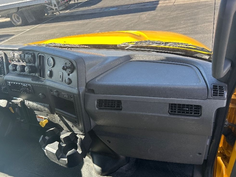 Medium Duty Box Truck-Light and Medium Duty Trucks-International-2021-MV607-Phoenix-AZ-208,408\n\t\tmiles-$ 41,000 - Image 20