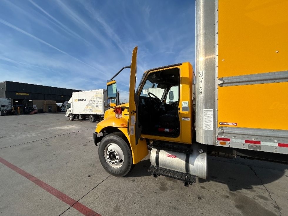 Medium Duty Box Truck-Light and Medium Duty Trucks-International-2021-MV607-Phoenix-AZ-210,225\n\t\tmiles-$ 40,750 - Image 12