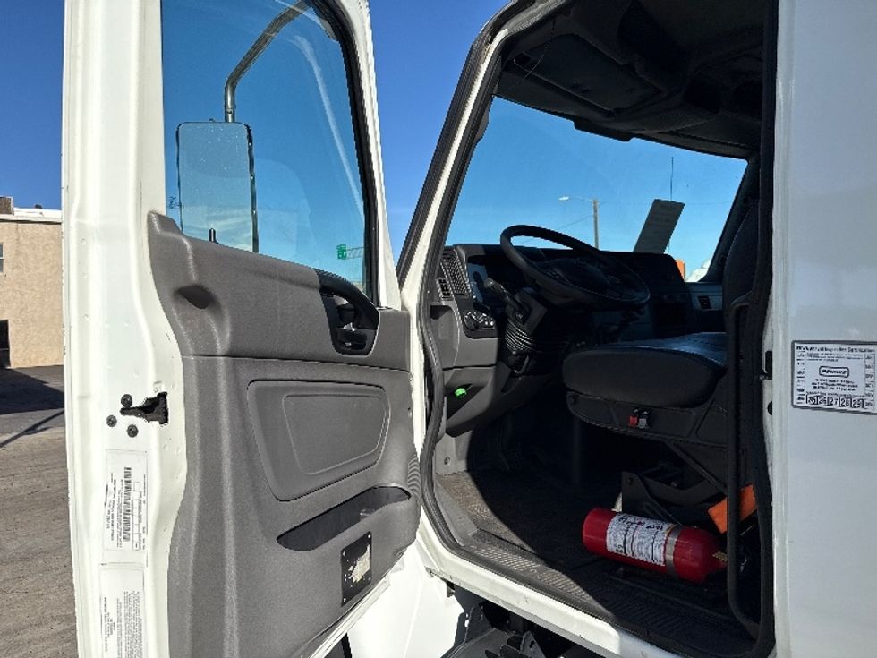 Medium Duty Box Truck-Light and Medium Duty Trucks-International-2021-MV607-Phoenix-AZ-211,026\n\t\tmiles-$ 46,250 - Image 16