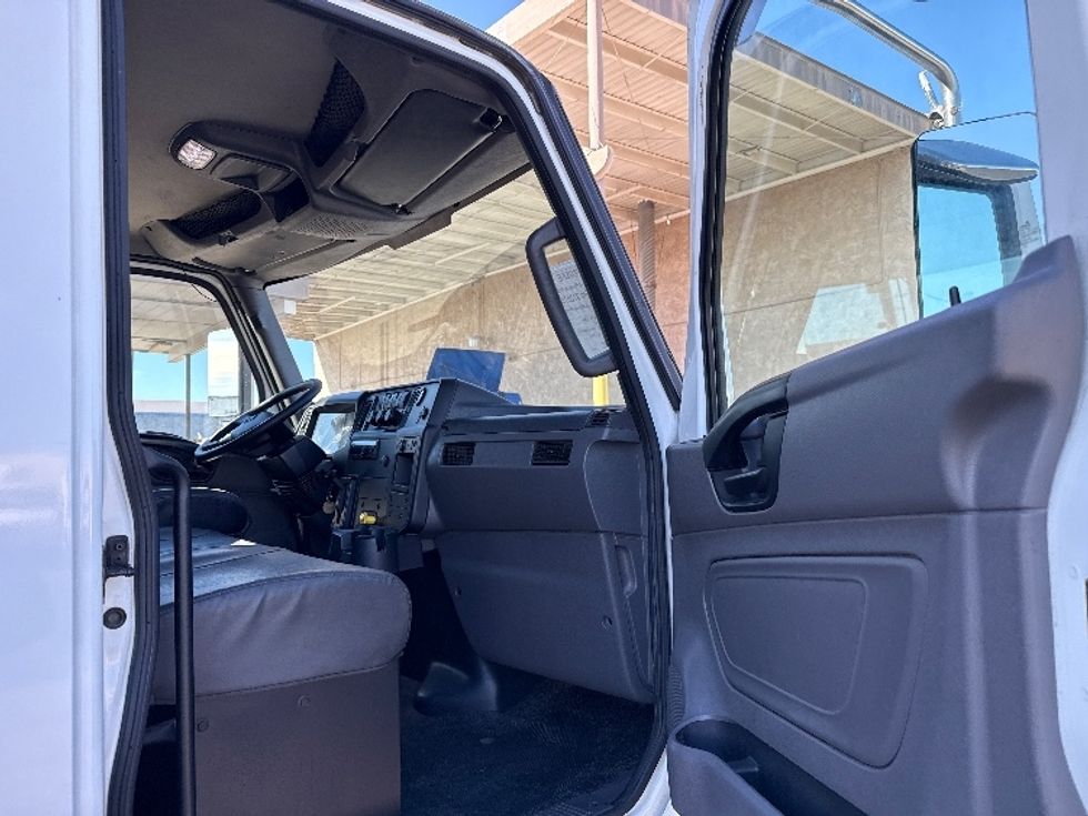 Medium Duty Box Truck-Light and Medium Duty Trucks-International-2021-MV607-Phoenix-AZ-211,026\n\t\tmiles-$ 46,250 - Image 18