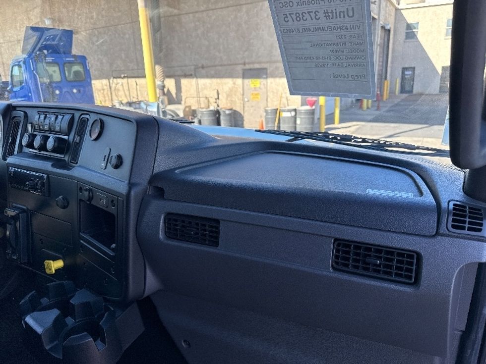 Medium Duty Box Truck-Light and Medium Duty Trucks-International-2021-MV607-Phoenix-AZ-211,026\n\t\tmiles-$ 46,250 - Image 19