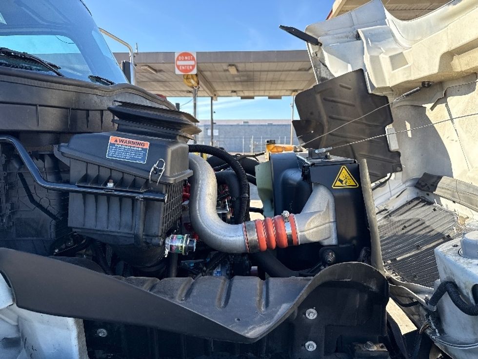 Medium Duty Box Truck-Light and Medium Duty Trucks-International-2021-MV607-Phoenix-AZ-211,026\n\t\tmiles-$ 46,250 - Image 21