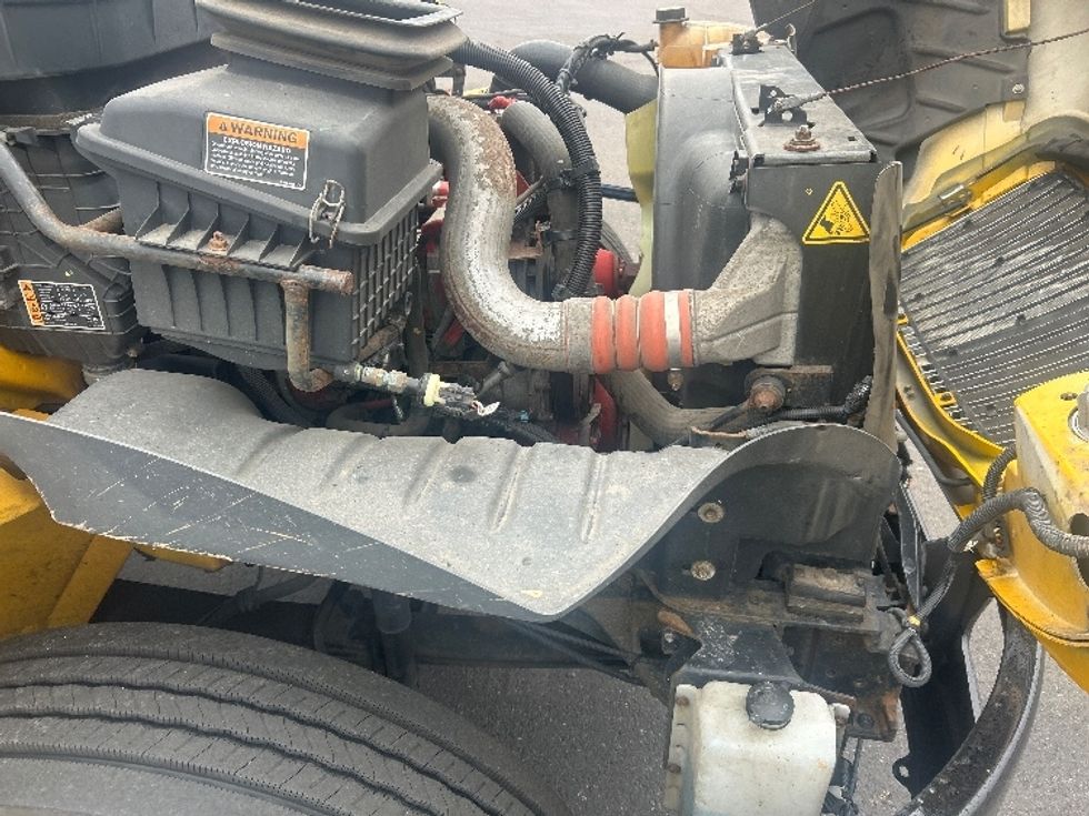 Medium Duty Box Truck-Light and Medium Duty Trucks-International-2021-MV607-Phoenix-AZ-211,364\n\t\tmiles-$ 40,750 - Image 23