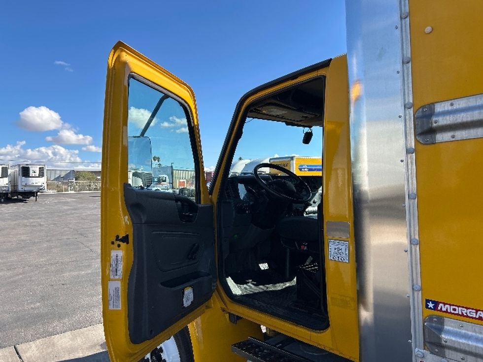 Medium Duty Box Truck-Light and Medium Duty Trucks-International-2021-MV607-Phoenix-AZ-214,691\n\t\tmiles-$ 40,250 - Image 15
