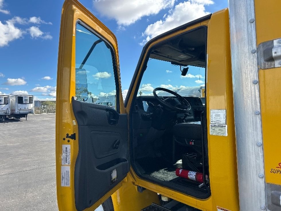 Medium Duty Box Truck-Light and Medium Duty Trucks-International-2021-MV607-Phoenix-AZ-221,047\n\t\tmiles-$ 39,250 - Image 15