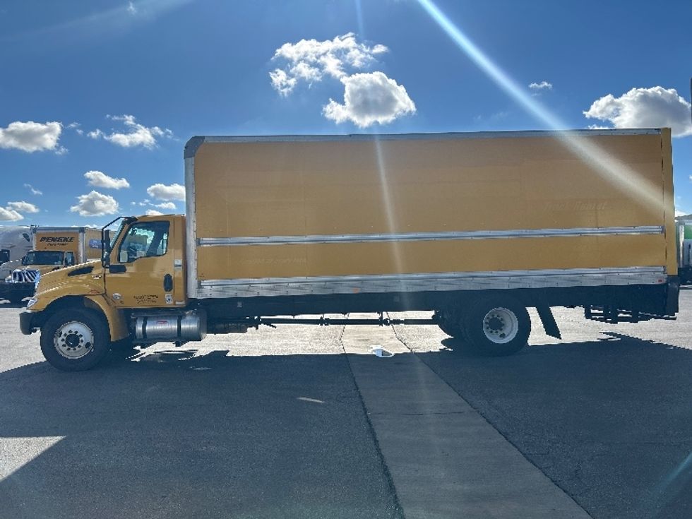 Medium Duty Box Truck-Light and Medium Duty Trucks-International-2021-MV607-Phoenix-AZ-221,047\n\t\tmiles-$ 39,250 - Image 4