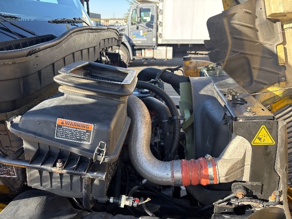 Medium Duty Box Truck-Light and Medium Duty Trucks-International-2021-MV607-Phoenix-AZ-225,329\n\t\tmiles-$ 34,500 - Image 23