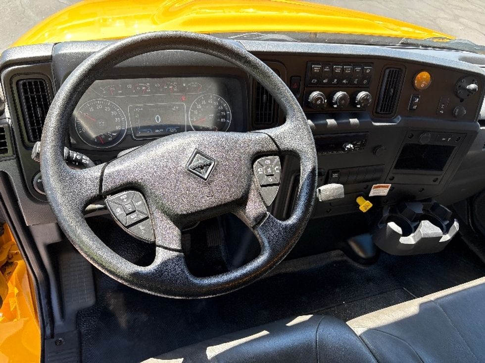 Medium Duty Box Truck-Light and Medium Duty Trucks-International-2021-MV607-Phoenix-AZ-226,989\n\t\tmiles-$ 28,750 - Image 17