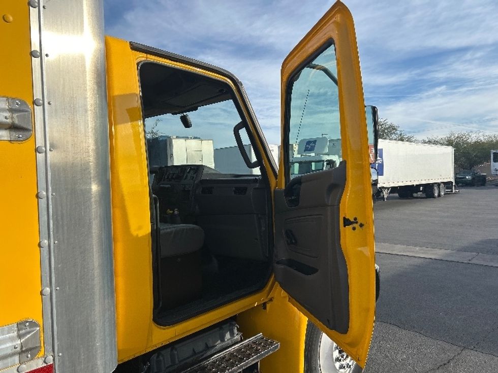 Medium Duty Box Truck-Light and Medium Duty Trucks-International-2021-MV607-Phoenix-AZ-230,900\n\t\tmiles-$ 37,750 - Image 19