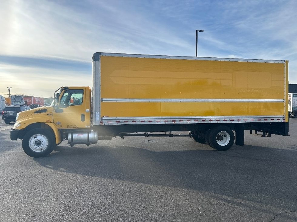 Medium Duty Box Truck-Light and Medium Duty Trucks-International-2021-MV607-Phoenix-AZ-230,900\n\t\tmiles-$ 37,750 - Image 4