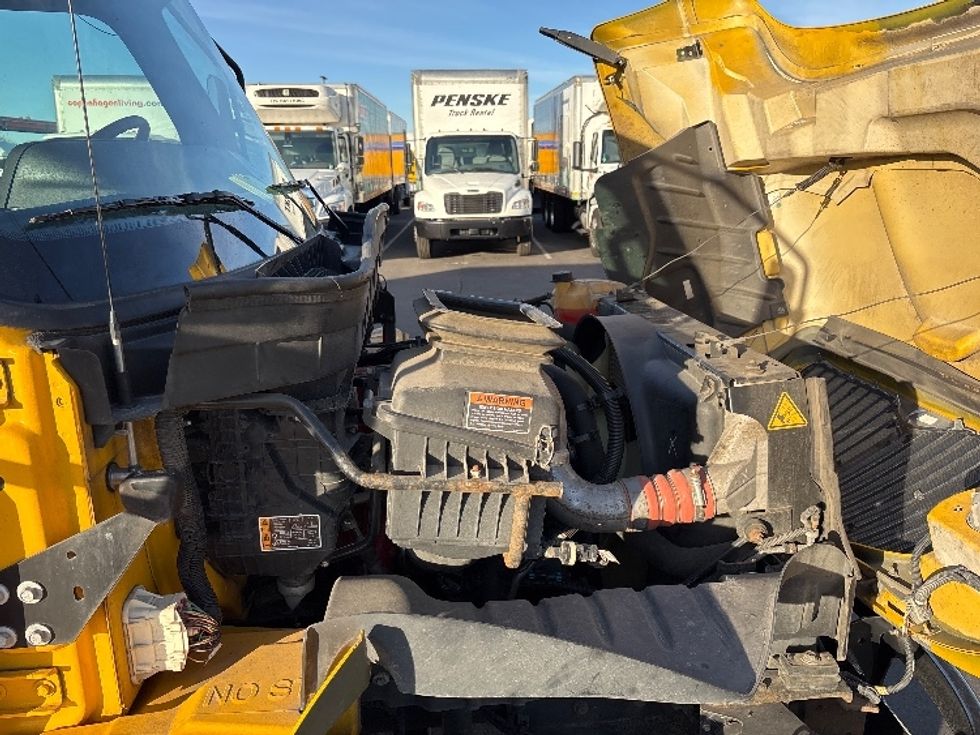 Medium Duty Box Truck-Light and Medium Duty Trucks-International-2021-MV607-Phoenix-AZ-238,293\n\t\tmiles-$ 36,750 - Image 23