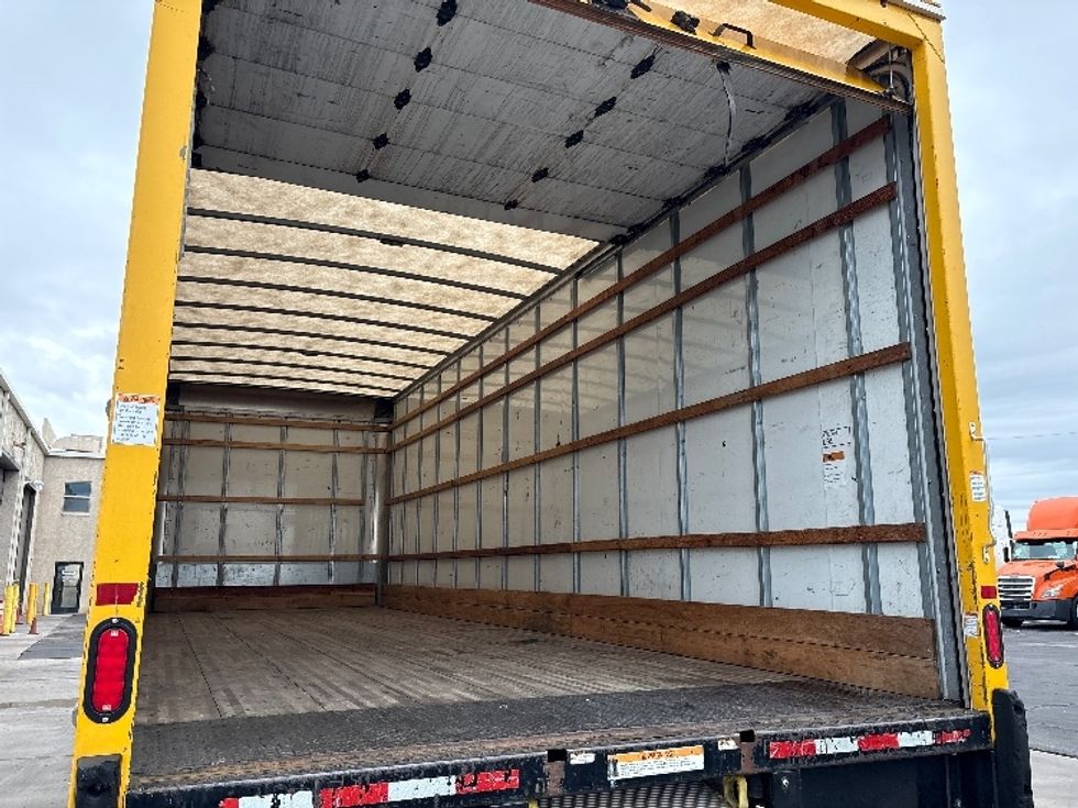 Medium Duty Box Truck-Light and Medium Duty Trucks-International-2021-MV607-Phoenix-AZ-238,525\n\t\tmiles-$ 36,750 - Image 11