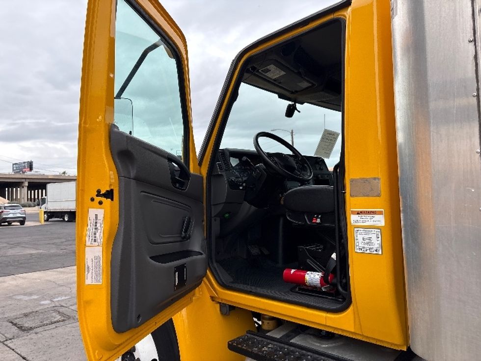 Medium Duty Box Truck-Light and Medium Duty Trucks-International-2021-MV607-Phoenix-AZ-238,525\n\t\tmiles-$ 36,750 - Image 15