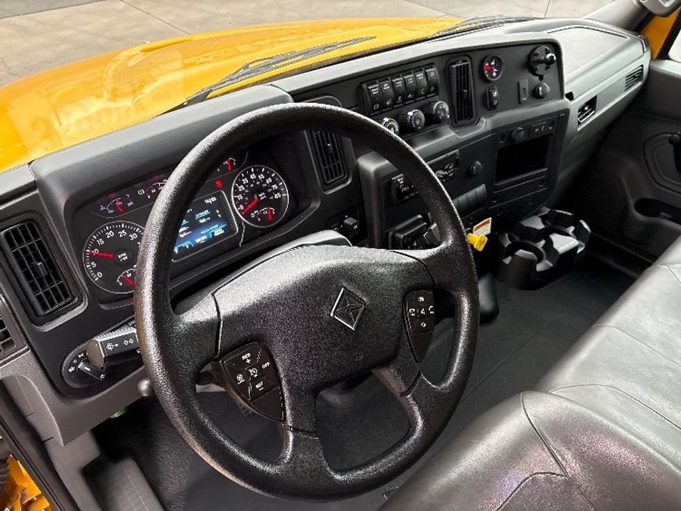 Medium Duty Box Truck-Light and Medium Duty Trucks-International-2021-MV607-Phoenix-AZ-238,525\n\t\tmiles-$ 36,750 - Image 16