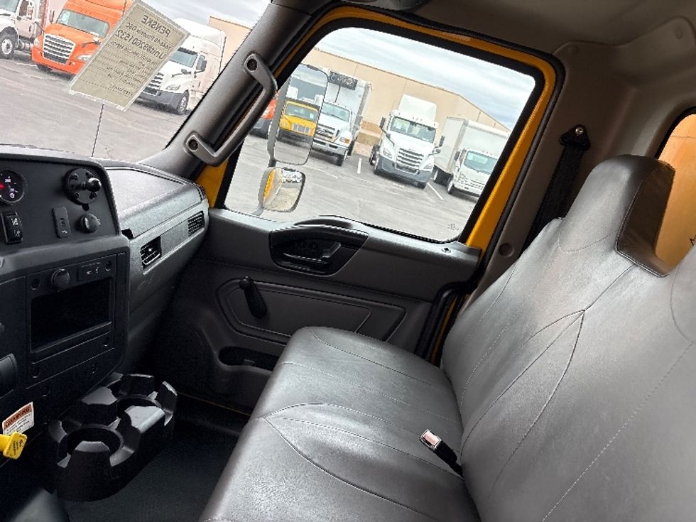 Medium Duty Box Truck-Light and Medium Duty Trucks-International-2021-MV607-Phoenix-AZ-238,525\n\t\tmiles-$ 36,750 - Image 18