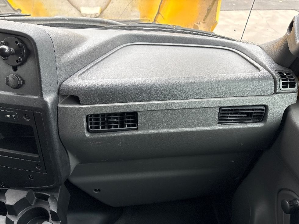 Medium Duty Box Truck-Light and Medium Duty Trucks-International-2021-MV607-Phoenix-AZ-238,525\n\t\tmiles-$ 36,750 - Image 20