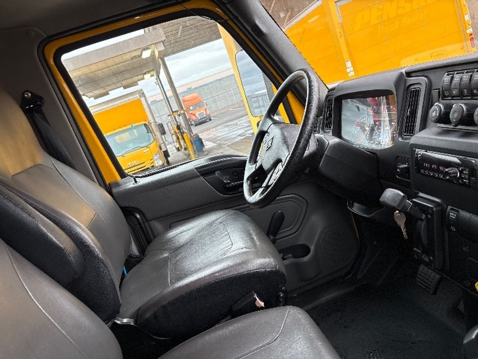 Medium Duty Box Truck-Light and Medium Duty Trucks-International-2021-MV607-Phoenix-AZ-238,525\n\t\tmiles-$ 36,750 - Image 21