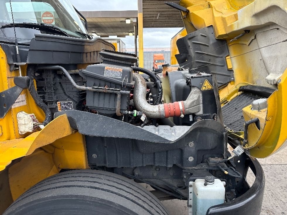 Medium Duty Box Truck-Light and Medium Duty Trucks-International-2021-MV607-Phoenix-AZ-238,525\n\t\tmiles-$ 36,750 - Image 22