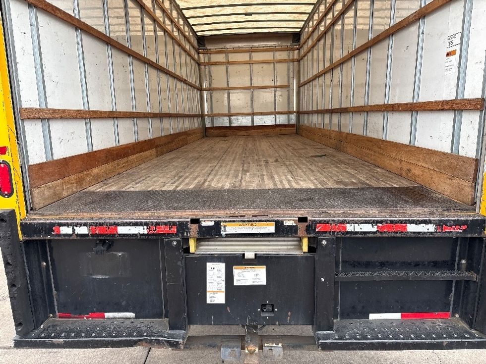 Medium Duty Box Truck-Light and Medium Duty Trucks-International-2021-MV607-Phoenix-AZ-238,525\n\t\tmiles-$ 36,750 - Image 9