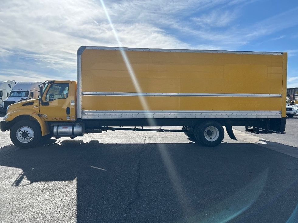 Medium Duty Box Truck-Light and Medium Duty Trucks-International-2021-MV607-Phoenix-AZ-245,794\n\t\tmiles-$ 33,750 - Image 4