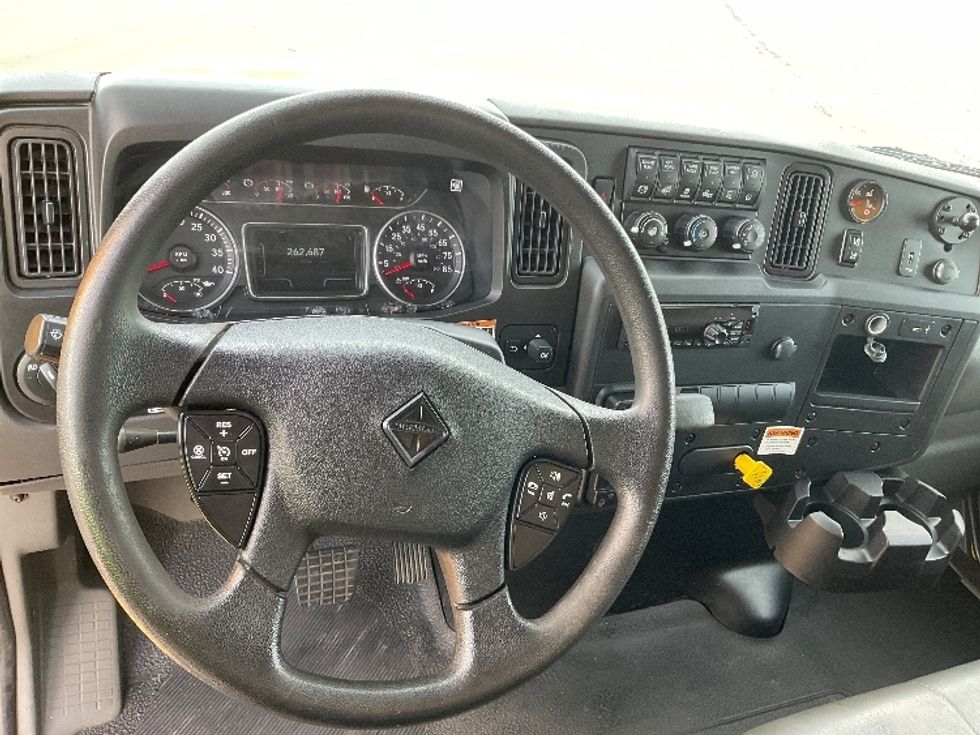 Medium Duty Box Truck-Light and Medium Duty Trucks-International-2021-MV607-Phoenix-AZ-262,687\n\t\tmiles-$ 31,000 - Image 18