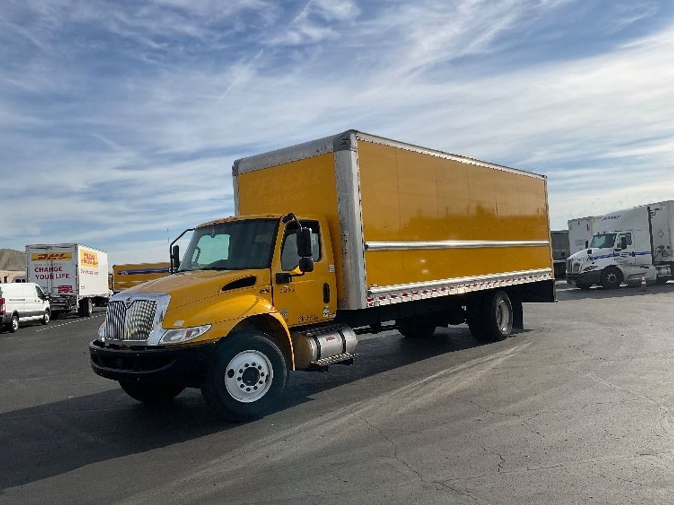 Medium Duty Box Truck-Light and Medium Duty Trucks-International-2021-MV607-Phoenix-AZ-262,687\n\t\tmiles-$ 31,000 - Image 3