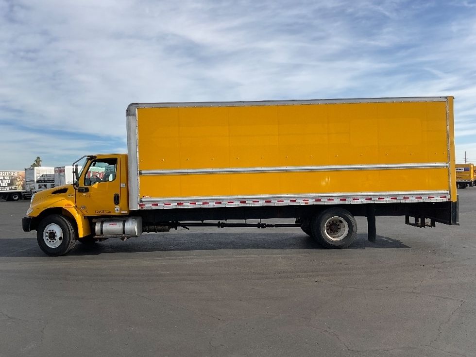 Medium Duty Box Truck-Light and Medium Duty Trucks-International-2021-MV607-Phoenix-AZ-262,687\n\t\tmiles-$ 31,000 - Image 4