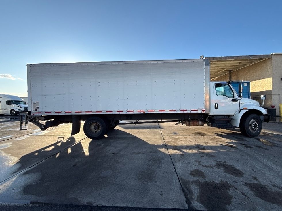 Medium Duty Box Truck-Light and Medium Duty Trucks-International-2021-MV607-Phoenix-AZ-275,198\n\t\tmiles-$ 33,750 - Image 14
