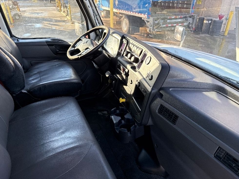 Medium Duty Box Truck-Light and Medium Duty Trucks-International-2021-MV607-Phoenix-AZ-275,198\n\t\tmiles-$ 33,750 - Image 21